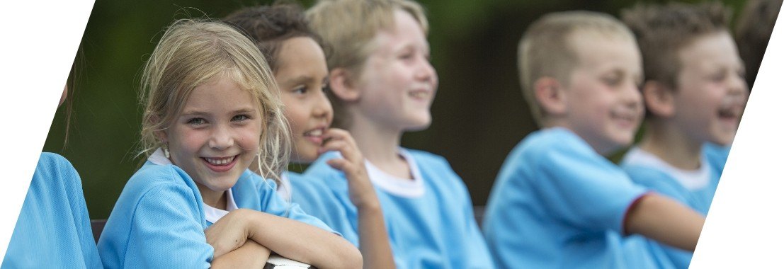 Kids with healthy smile after emergency kids dentistry visit